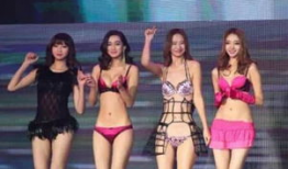 内衣秀视频,时尚与自信的完美演绎